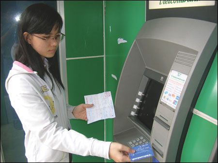 Thí điểm thanh toán tiền điện bằng thẻ điện tử trả trước